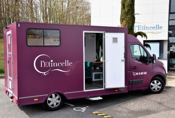 Le bureau mobile de l’Etincelle pour l’accueil des femmes victimes de violences sillonne les Yvelines